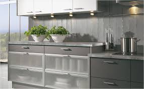 Ruckwandsysteme Und Fliesenspiegel Von Hornbach Moderne Weisse Kuchen Glas Kuchenschranke Schrank Kuche