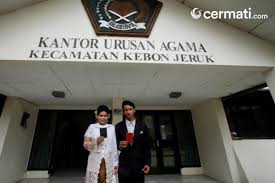 Walaupun keseruan gambar itu nampak biasa, tetapi gambar tersebut dapat mengganti mood kita, mulai yang awalnya cemberut bisa berubah ceria waktu melihatnya. Tata Cara Dan Biaya Nikah Di Kua Cermati Com