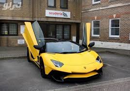 فيديو لحظة اشتعال سيارة لمبرجيني افنتادور اس في رودستر في دبي Arabsturbo Sports Car Car Vehicles