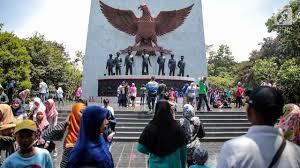 Mampu menempatkan persatuan, kesatuan serta kepentingan dan keselamatan bangsa dan negara sebagai sementara itu, melansir dari badan pembinaan ideologi pancasila, bentuk pengamalan sila ketiga di lingkungan rumah atau keluarga menurut buku pasti. Penerapan Pancasila Dalam Kehidupan Sehari Hari Yang Perlu Ditiru Ragam Bola Com