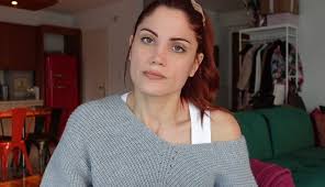 Στη δικαιοσύνη αναγκάστηκε να προσφύγει η μαίρη συνατσάκη για να γλιτώσει από τον θαυμαστή που της έγινε εφιάλτης. Mairh Synatsakh News Gr