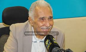 ومكث أبو زهرة في المدرسة ثماني سنوات يواصل حياته الدراسية في جد واجتهاد حتى تخرج فيها سنة 1924م حاصلاً على عالمية القضاء الشرعي ثم كان الإمام محمد أبو زهرة أحد أفذاذ العلماء في عصره وكان صاحب حضور قوي وكلمة مسموعة ورأي سديد يلاحق الزيف ويسعى لقطع دابره. Ø°ÙƒØ±Ù‰ Ù…ÙŠÙ„Ø§Ø¯ Ø§Ù„Ù…Ø¹Ù„Ù… Ø³Ø±Ø¯ÙŠÙ†Ø© Ù„Ù…Ø§Ø°Ø§ Ø£Ø¬Ø¨Ø± Ø£Ø¨Ùˆ Ø²Ù‡Ø±Ø© Ø²ÙˆØ¬ØªÙ‡ Ø¹Ù„Ù‰ Ø§Ø¹ØªØ²Ø§Ù„ Ø§Ù„ØªÙ…Ø«ÙŠÙ„ Ù…Ø¨ØªØ¯Ø§