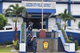 About one (1) individual were caught and giving warning for not wearing facemask. Police Camp On 3 Day Lockdown Over Rising Covid 19 Cases Sunstar