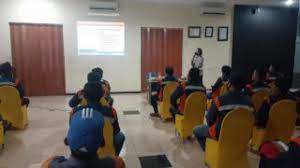 Saat ini spbu pertamina sedang membuka lowongan kerja untuk mencari individu yang siap berkarir menempati posisi pekerjaan sebagai pegawai spbu di area cirebon. Sopir Dan Kernet Truk Tangki Pertamina Ikuti Sosialisasi Safety Driving Madiunpos Com News Madiunpos Com