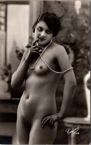PRETTY NUDE WOMAN : LONG BEADED NECKLACE : RISQUE : FLAPPER : CORONA | THE  CABINET CARD GALLERY