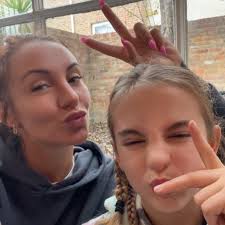 Does anyone know which extensions Grace wears? I noticed them tonight and  wasn't sure if they were tapes?