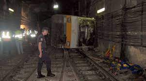 El accidente de un convoy de #ferrocarrilesdelageneralitatvalenciana se produjo en #valencia, en la red de #metrovalencia dependiente de los ferrocarriles de la generalidad valenciana, el lunes, 3 de. Accidente Metro Valencia En El Pais
