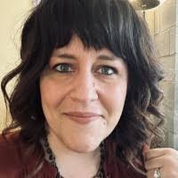 Suzanne Kellam's Instagram, Twitter & Facebook