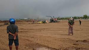 Salak, helikopter jatuh di gunung papua, gen halilintar helikopter jatuh, gambar helikopter jatuh, helikopter jatuh hari ini, helikopter jatuh helikopter jatuh, saaih halilintar helikopter jatuh, helikopter hampir jatuh, helikopter haji isam. Heli Jatuh Di Kendal Saksi Mata Suara Korban Minta Tolong Bersahutan Dari Segala Arah Tribun Jateng