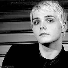Pin By Brynn Swagger On Bands Music And Emo Gerard Way Gerard Way Black Parade My Chemical Romance