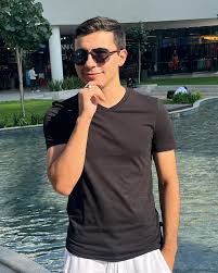 Felix Daniel (@felixdaniel.e) • Instagram photos and videos