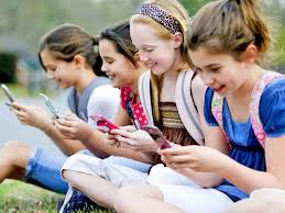 Resultado de imagen de le téléphone portable interdit à l'école en 2018