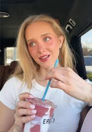 Caroline Medrano's Instagram, Twitter & Facebook