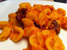 Cuocere le orecchiette in abbondante acqua salata, condirle con sugo e formaggio a piacere. Orecchiette Al Sugo Con Pancetta E Fagioli Le Ricette Di Dani Co