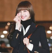 Lisa tampil penuh pesona mengenakan baju berwarna emas mirip pakaian tradisional khas thailand. 8 Ootd Ala Lisa Blackpink Contek Yuk Urbanasia Com