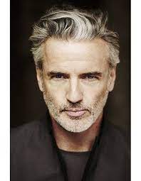Coiffure Pour Homme Les Coupes De Cheveux Tendance En 2021 Elle Coiffure Homme Coiffure Homme Mi Long Coupe Cheveux Homme