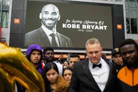 Kobe bryant at a lakers game. Kobe Bryant Dead Los Angeles Lakers Star In Helicopter Crash In Calabasas California