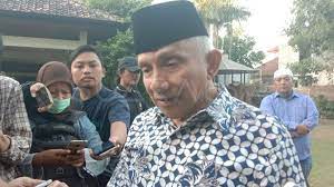 He was one of the leaders of the reform movement that forced the resignation of president suharto in 1998. Amien Rais Meramal Paruh Abad Ini Air Laut Naik Manusia Tinggal Setengah
