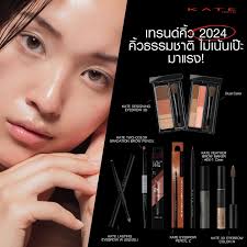 💟 👉 สาวๆ ต้องจด เทรนด์คิ้ว 2024 คิ้วธรรมชาติ ไม่เน้นเป๊ะ มาแรง!  อย่างที่รู้ว่า เทรนด์การแต่งหน้าเปลี่ยนแทบทุกปี ทั้งโทนการแต่ง โทนสีวอม-คูล  ก็มีช่วงเวลาฮิตที่แตกต่างกัน วันนี้ #KateThailand ขอหยิบเทรนด์คิ้วยอดฮิต  ที่บอกเลยว่าปี 2024 ต้องจัด! เขียน ...