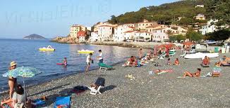 It is situated at sea level, with nearly 2.000 inhabitants. Strand Marciana Marina In Der Nahe Von Borgo Al Cotone Alten Hafen