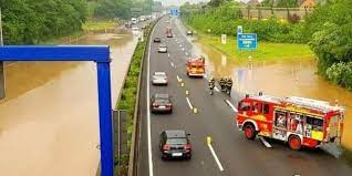 Vorwarnungen (gelb) werden bis zu 48 stunden im voraus herausgegeben, wenn unwetter in niedersachsen, bremen und bremerhaven möglich sind, sich aber noch änderungen in der intensität, zugrichtung und/oder im zeitlichen ablauf ergeben können. Hier Drohen Heute In Niedersachsen Schwere Gewitter Und Hagel