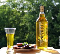La Gentiane La Boisson De L Aubrac Avec Images Boisson Aveyron Recette Bacon