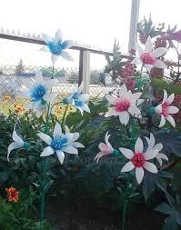какие поделки можно сделать из пластиковых бутылок для сада Iz Plastikovyh Butylok Lozhek I Vilok Podelki Cvety Iz Plastmassovyh Butylok Utilizaciya Plastikovyh Butylok