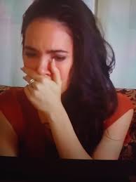 Yía: "¿Pensaste que habíamos desaparecido todas tus fotos?". Era raro que  Danay nunca hubiera visto ni tuviera el más mínimo conocimiento del aspecto  de su madre. Resultaba contradictorio que no la reconociera