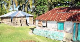 215 Traditional Houses Ile A Vache Haiti However Modest Haitians Are Fastidious About Keeping A Clean Orderl Unique Houses Traditional House House Styles