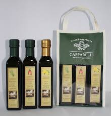 Per un litro di olio vi serviranno almeno tre rametti. Olio Aromatizzato Al Rosmarino Al Peperoncino Al Limone Olio Di Oliva Olio Olive
