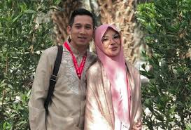 Pada 11 november 2011, pada usia muda 22 tahun, nindy menikah dengan pengusaha askara parasady. Kilas Balik Perjalanan Cinta Nindy Ayunda Dan Askara Parasady Harsono Kumparan Com