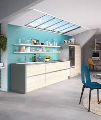Dans la salle à manger, les niches se transforment aussi en étagères qui permettent le rangement de la vaisselle et l'installation d'une décoration végétale, par exemple. Amenagement D Une Petite Cuisine Attention Aux Fausses Bonnes Idees