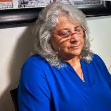 Sara Burge's Instagram, Twitter & Facebook