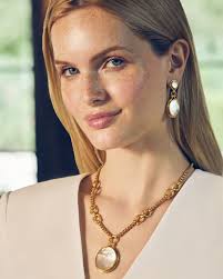 Strawberry Fields Forever 🍓✨ Shop our new hue at the #linkinbio #julievos