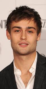 He stands at a tall height of 6 feet and 9 inches (2.06 m). Douglas Booth Douglas Booth Actors Douglas Booth Romeo