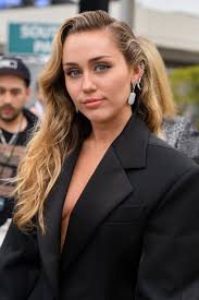 Friend space (top 5) the mileyspace has 10,905 friends. Miley Cyrus Spricht Von Ihrer Alkoholabstinenz Und Ihrem Ruckfall Wahrend Der Pandemie Vogue Germany