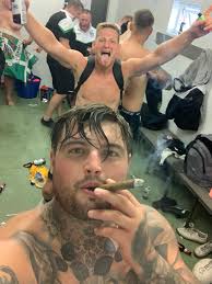 Aaron Pickering (@azzap9)