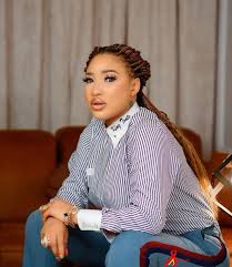 Nigerian actress, tonto dikeh, has revealed why she described her estranged husband, olakunle tonto dikeh revealed her reason while responding to a fan who lampooned her for using churchill's. I Don T Argue With Those That Will Reduce My Iq Tonto Dikeh Throws Shade Naijahotstars