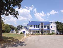 Über 17 jahre erfahrung & bester service. Dream White House Blue Shutters And Blue Tin Roof Tin Roof House Shutters Exterior House Paint Exterior