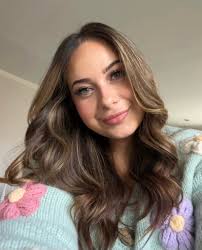 Hi all! My name is Lia, I am 25 and am looking for 2-3 roommates  (preferably female) to live with! I have been looking at townhouses in the  Alexandria/ Springfield area and