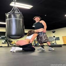 Kelsi_Monroe In The Gym - Kelsi Monroe - EPORNER