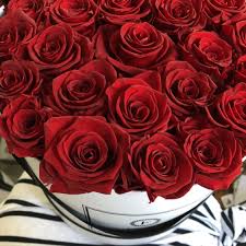 Bouquets, baskets & gifts in 48hrs. Round Box Signature Roses Wine