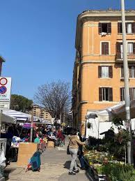 5.810 appartamenti in vendita disponibili a roma: In Rome In Love In Bike Il Mercato Di Porta Portese Quartiere Portuense