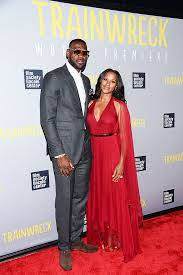 Being lebron james' wife means many thing, but the ability to block out the distractions has to rank at the top of that list. Lebron James Gushes Over Beautiful Wife Savannah On 34th Birthday Hollywood Life