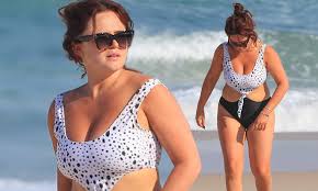 Joel Dommett And Emily Atack Have Fun On Australian Beach Daily Mail Online