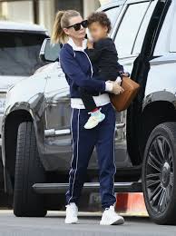 É também conhecida pela pequena participação como karen page em daredevil e também fez uma aparição na série. Herzig Ellen Pompeo Knutscht Ihren Sohn Eli Christopher Ab Promiflash De