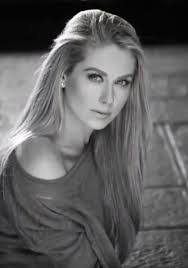 Leonor Castro's Instagram, Twitter & Facebook