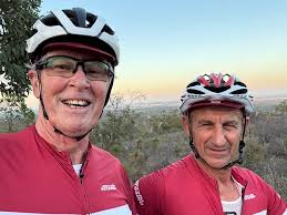 Cyclists riding to Kalamunda via the Zigzag