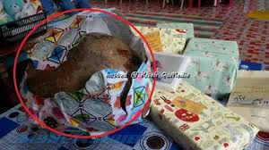 Di hari guru nasional yang jatuh pada 25 november mendatang, 5 ide hadiah dari si kecil untuk gurunya tersayang bisa jadi pilihan, bun. Pelajar Ini Terketar Ketar Kerana Tak Bawa Hadiah Untuk Hari Guru Berita Viral
