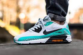 Another Look At The Nike Air Max Lunar 90 Breeze Pure Platinum Light Retro Green Kicksonfire Com Bambas Nike Zapatillas Hombre Calzado Deportivo
